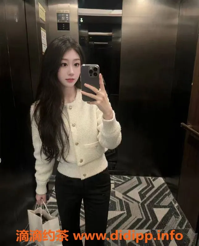 广州楼凤-广州天河嫩妹简意，800元体验绝佳服务