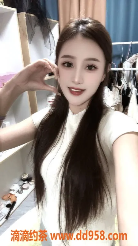 深圳楼凤资源信息,南山嫩妹殷娜，850P起，丝袜制服任你选