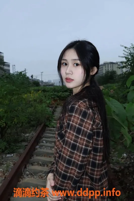 深圳楼凤-深圳南山安娜，1400元享鸳鸯浴与制服诱惑