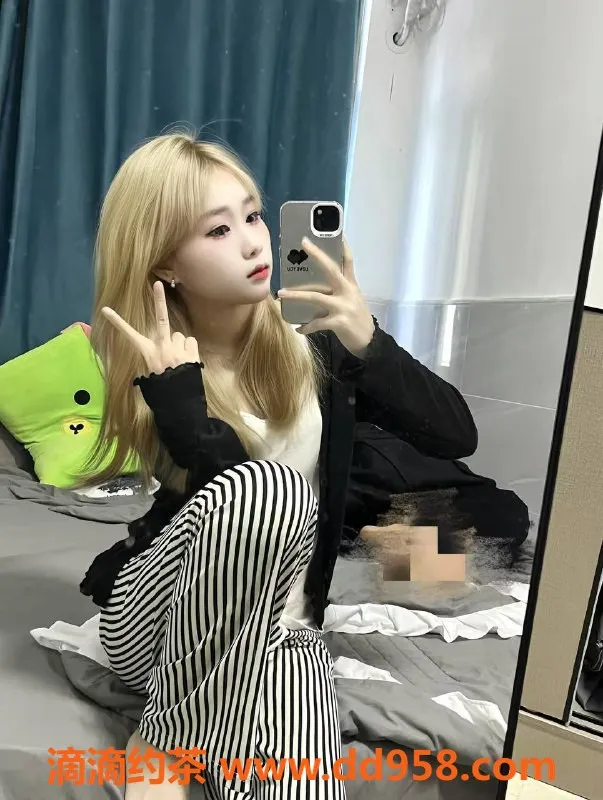 深圳楼凤-宝安嫩妹小布点，800p尽享蛇纹魅力