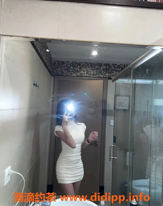 深圳楼凤-龙华嫩妹蛋卷，90后蛇纹，900p服务等你体验