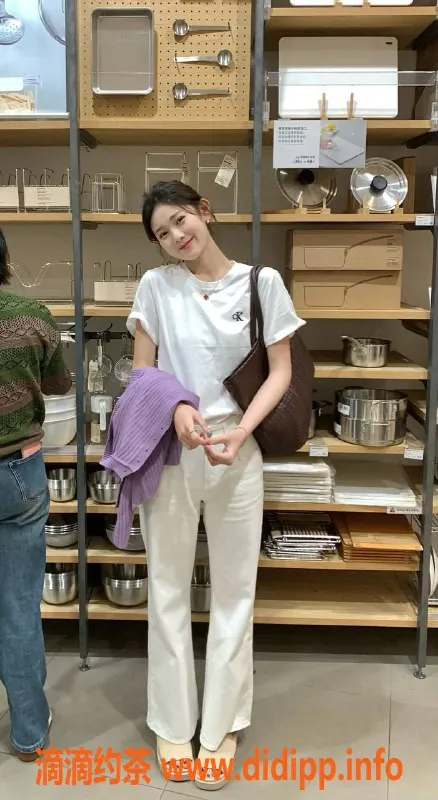 深圳楼凤-南山小萝卜，1400起享受嫩妹服务