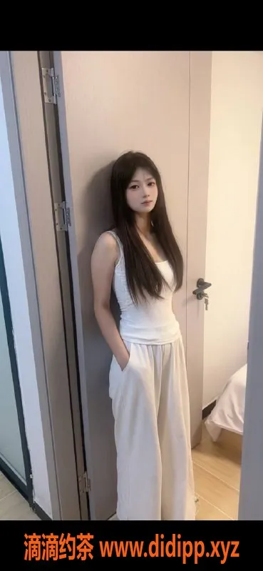 深圳楼凤-龙华嫩妹小芸，800p享受69式服务