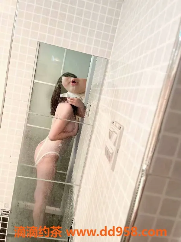 深圳楼凤-龙华御姐秋秋，160cm 52kg 800元起