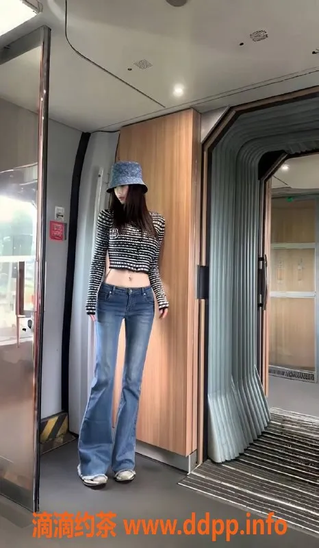 深圳楼凤-福田原野，1600元单人服务，2800元双人体验