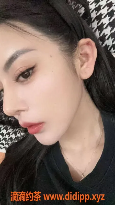 深圳楼凤-福田原野，1600元单人服务，2800元双人体验