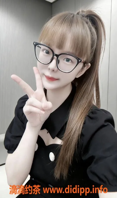 深圳楼凤-罗湖心心，嫩妹服务，价格800起