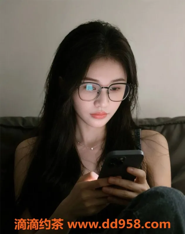 深圳楼凤-福田子怡，1100p御姐服务，69式体验等你来