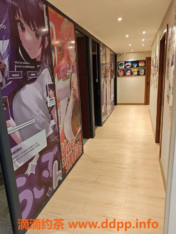 广州楼凤-白云京溪地铁口超豪华助教服务，清纯00后在等你！