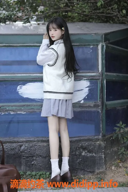 深圳楼凤-福田嫩妹小幂，限时1000p服务体验