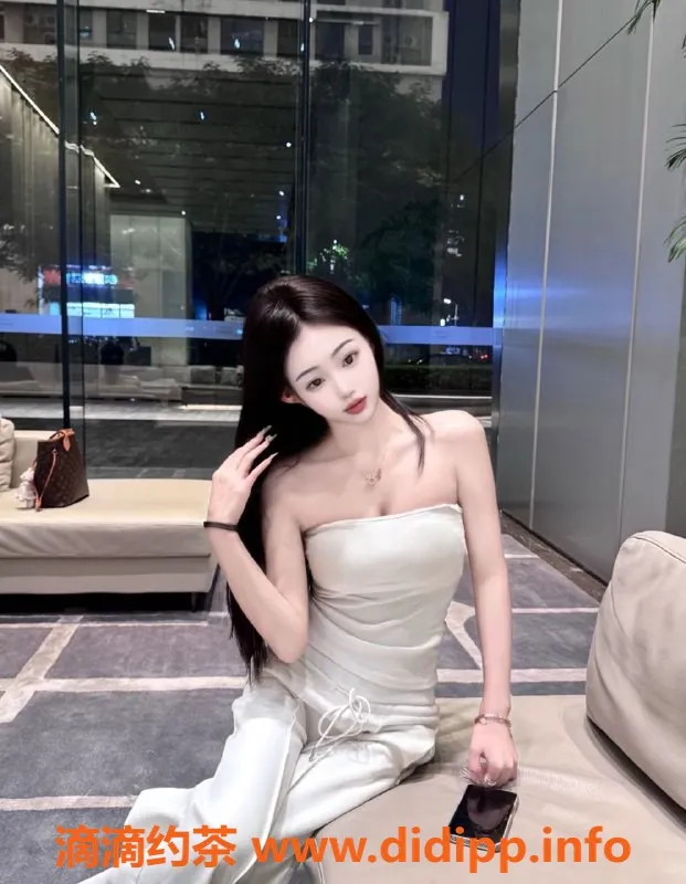 深圳楼凤-坂田曼妮，23岁168cm，45kg，舌吻/六九服务