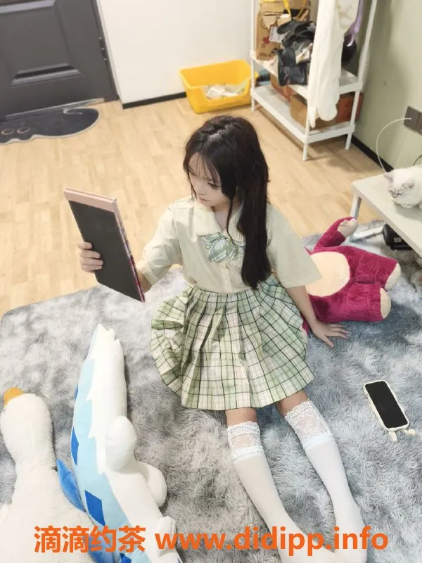 成都上门服务-成都市糯糯，娇小萝莉身材，700元包夜促销