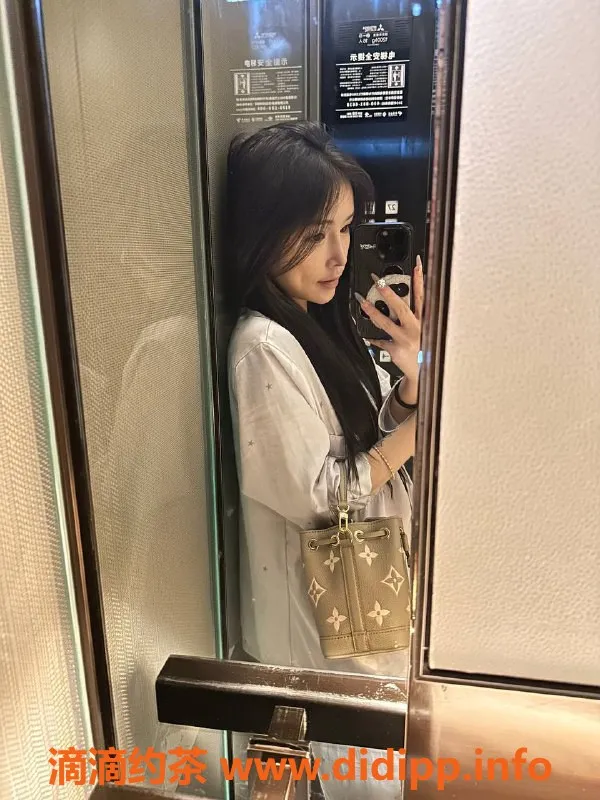 深圳楼凤-福田嫩妹芙宁娜，19岁，身高159，80斤，1200P起