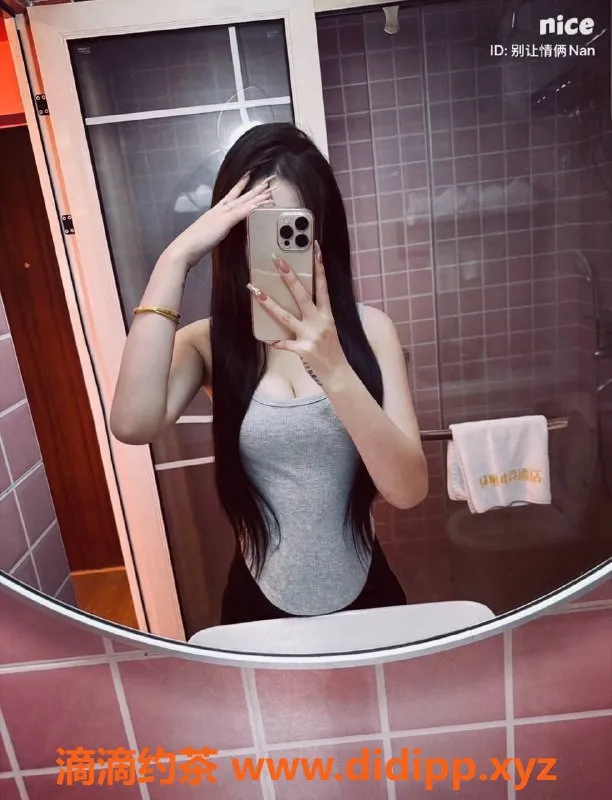 深圳楼凤-龙华小迪，1000元体验嫩妹陪浴服务