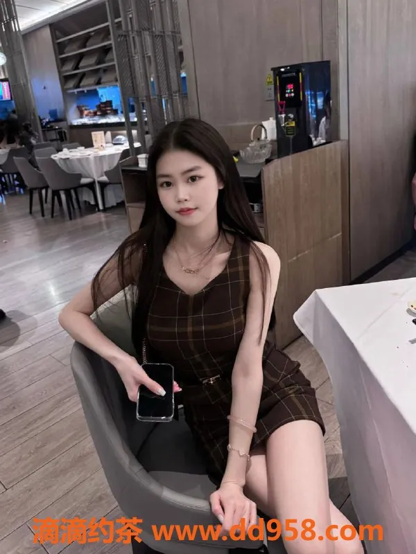 深圳楼凤-龙华小玉，18岁，165B，小巧玲珑，只需800P