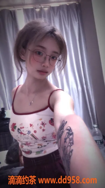 深圳楼凤-福田灰灰，百变制服嫩妹，情趣服务等你体验！