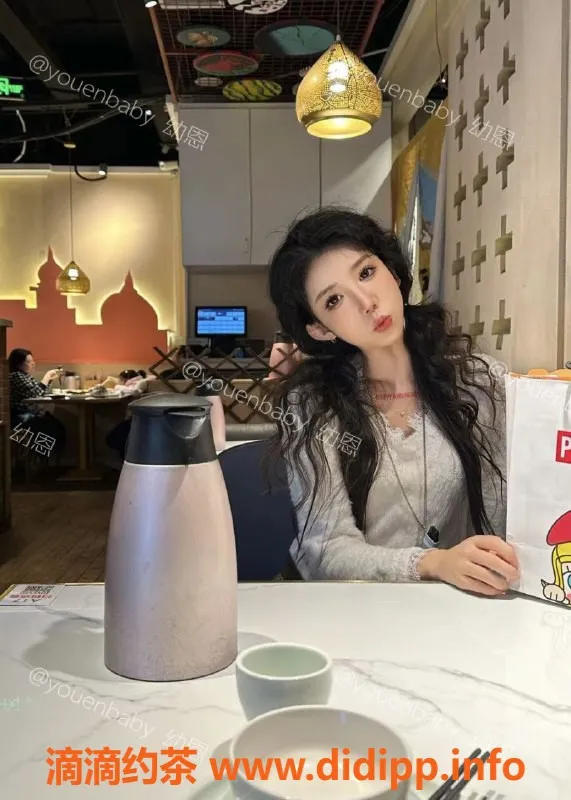 深圳楼凤-福田幼恩：165cm、90斤模特，舌吻服务