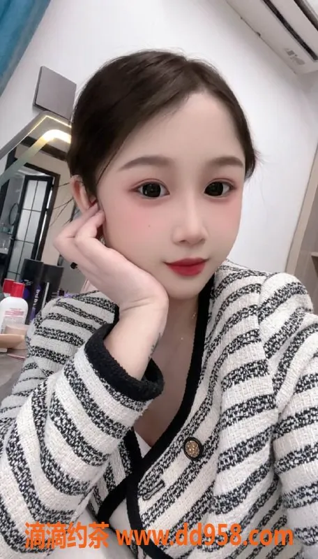 深圳楼凤-宝安果冻，18岁嫩妹身材诱惑，价格优惠