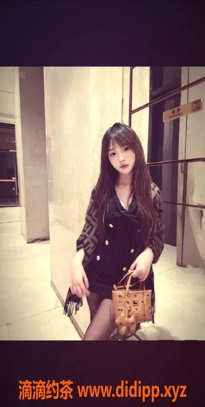 深圳楼凤-龙岗嫩妹慧梓，1000P尽享69式服务