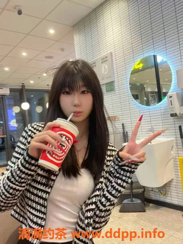 深圳楼凤-龙华小萱，900元轻松享受亲密服务