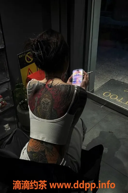 深圳楼凤-宝安允儿，165厘米42公斤，1088元舌吻服务