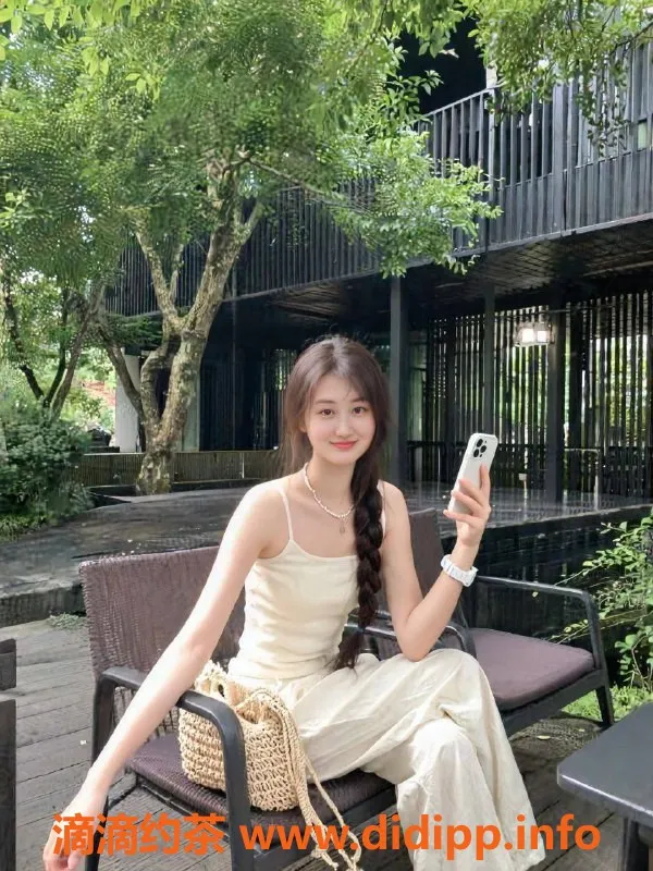 深圳楼凤资源信息,龙华小玉，600元体验鸳鸯浴与情趣服务