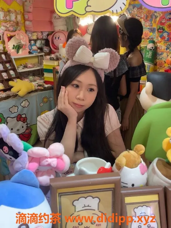 深圳楼凤-龙华嫩妹小迷妹，800水费，69式服务等你体验