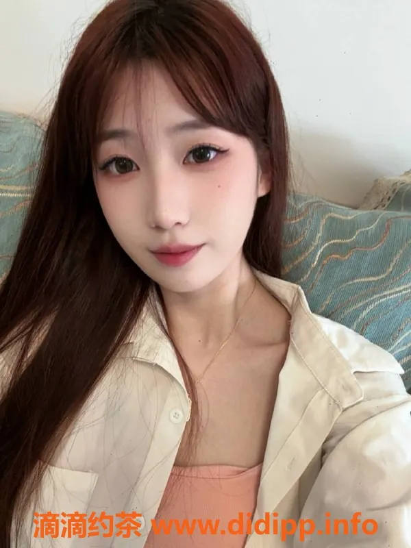 深圳楼凤-龙岗19岁嫩妹柒柒，167cm长腿，788元起