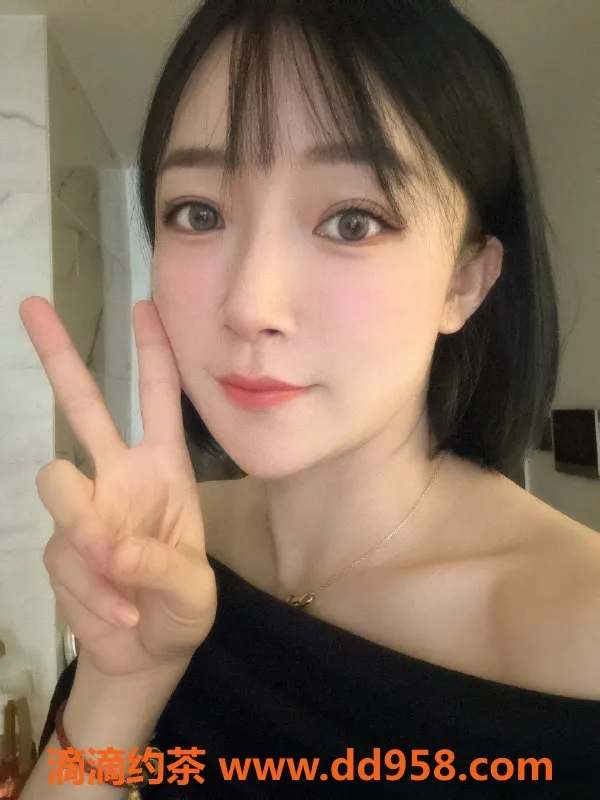 深圳楼凤-新洲小雅，休息中的优雅美人