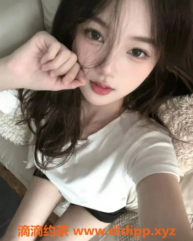 深圳楼凤-宝安方兔兔，800元享鸳鸯浴与情趣服务