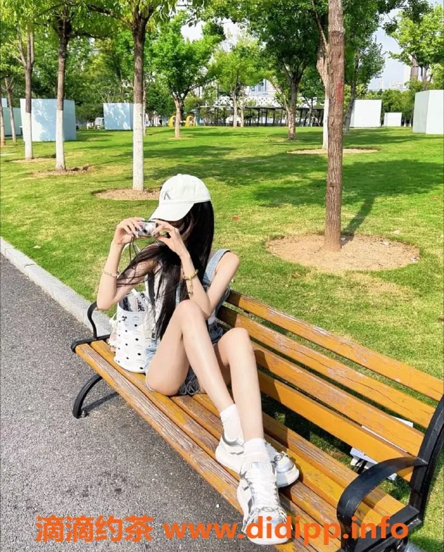 深圳楼凤-龙华小希，19岁165c娇小嫩妹，价格1000P