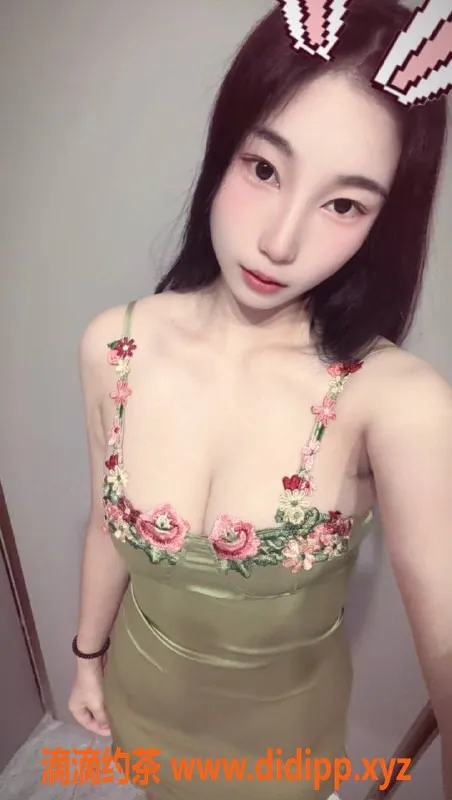 广州楼凤-天河嫩妹小南，巨乳水费700p