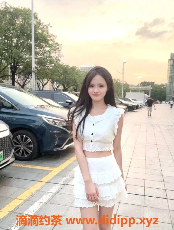 深圳楼凤-龙华英英，700元起，私密服务等你来试！