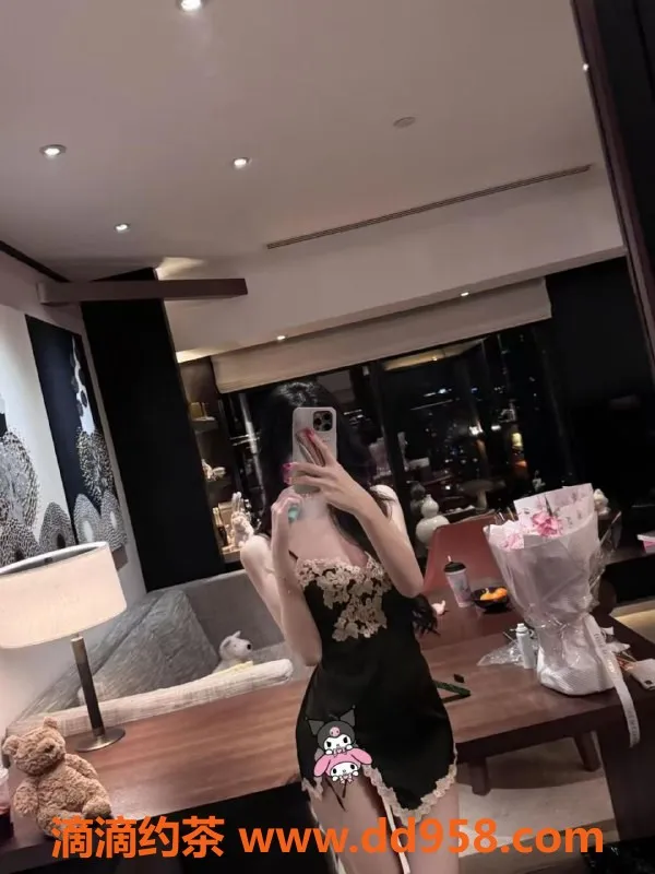 深圳楼凤资源信息,福田21岁好好吃饭，168长腿冷白皮，3000起