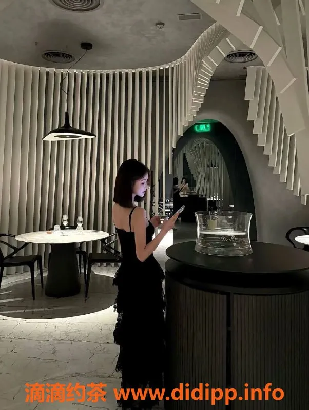 深圳楼凤-龙岗腿腿，1500元体验，身材优质