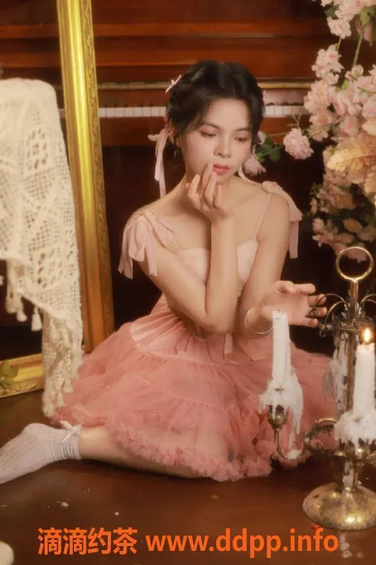 广州楼凤-金沙洲嫩妹可乐，水费600p，舌吻服务等你体验！