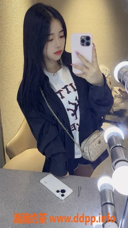 深圳楼凤-罗湖粉粉，800元服务，深喉与舌吻等多种体验等你来试！