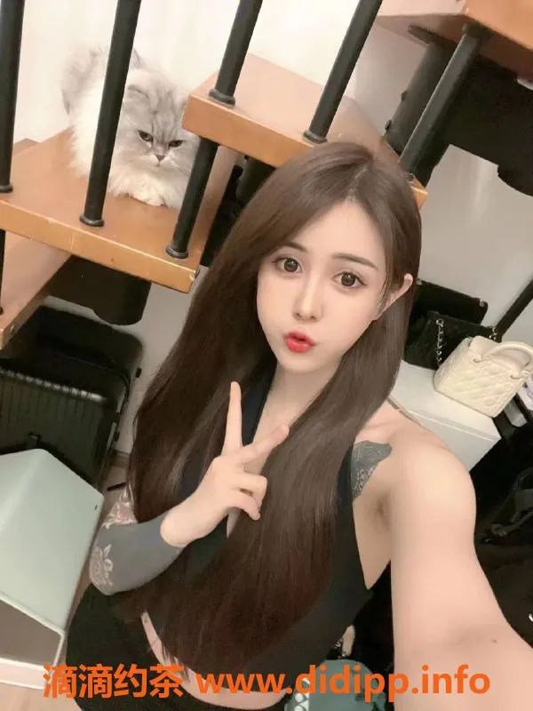 深圳楼凤-福田婉儿21岁168E大胸精致服务，1600起