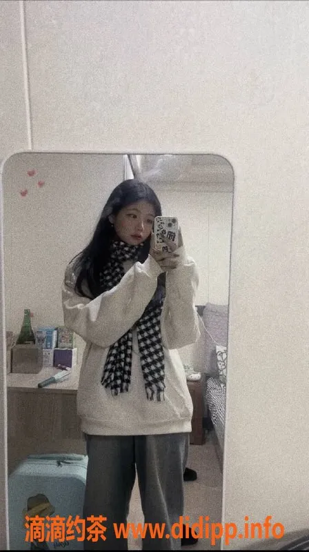 广州楼凤-番禺嫩妹小怡，800p起，服务超棒！