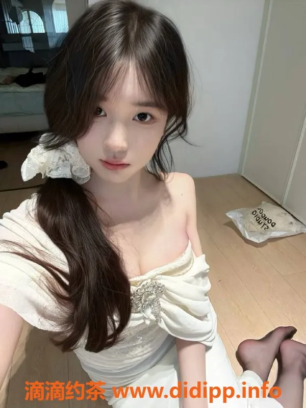 深圳楼凤-南山芯儿，1600元陪浴服务，嫩妹来袭