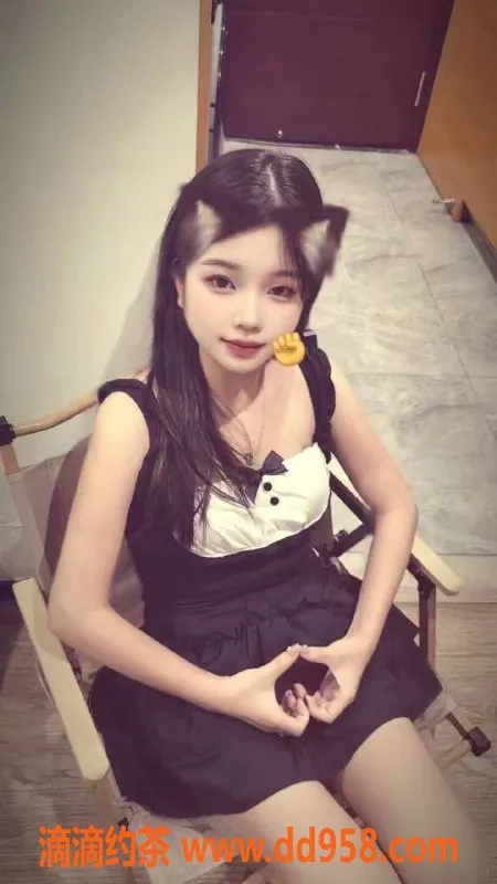 深圳楼凤-深圳龙华嫩妹小雪，500元私密服务等你来体验！