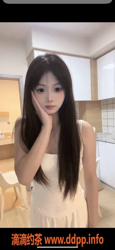 深圳楼凤-龙华小芸，800元私密服务，情趣十足！