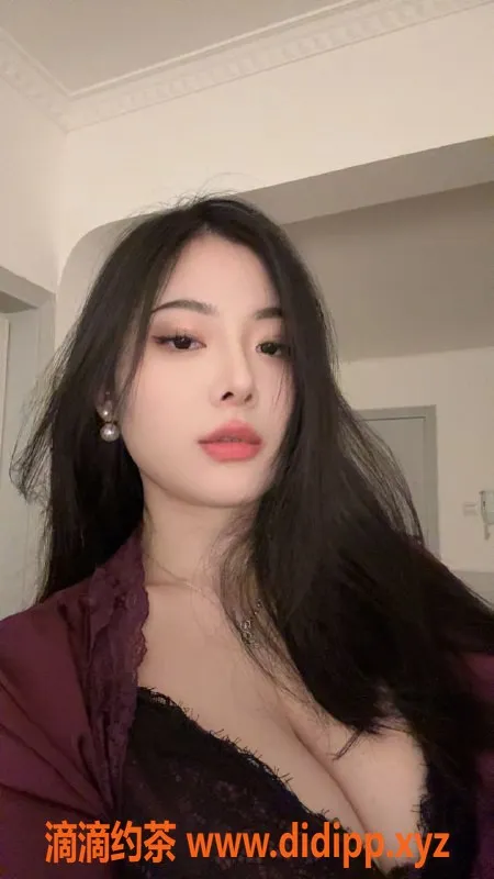 广州楼凤-天河嫩妹舌钉晴晴，700p开房体验