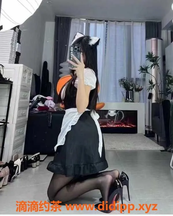 深圳楼凤-南山小美丽：23岁制服诱惑，胸围36C，有劲又迷人