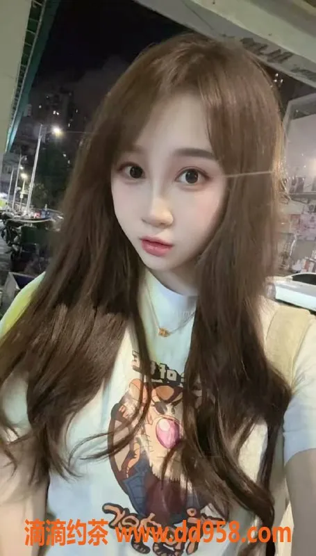 深圳楼凤-福田菲神，899元双向服务，制服嫩妹等你来体验！