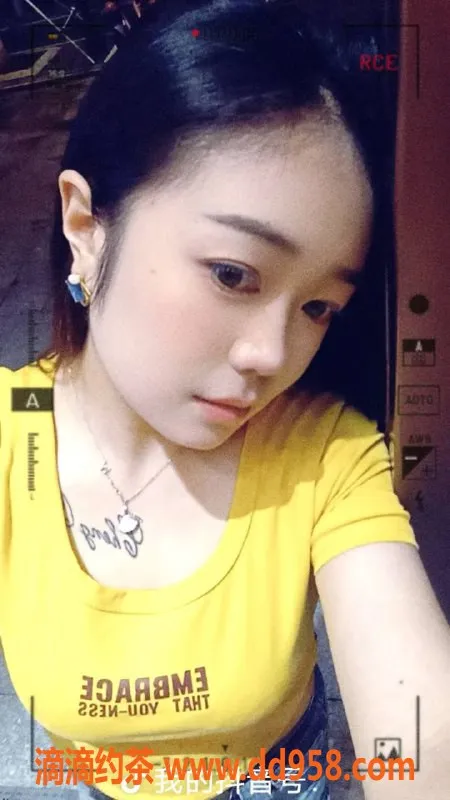 深圳楼凤-宝安24岁丝丝，身高165cm，体重58斤，提供足交服务