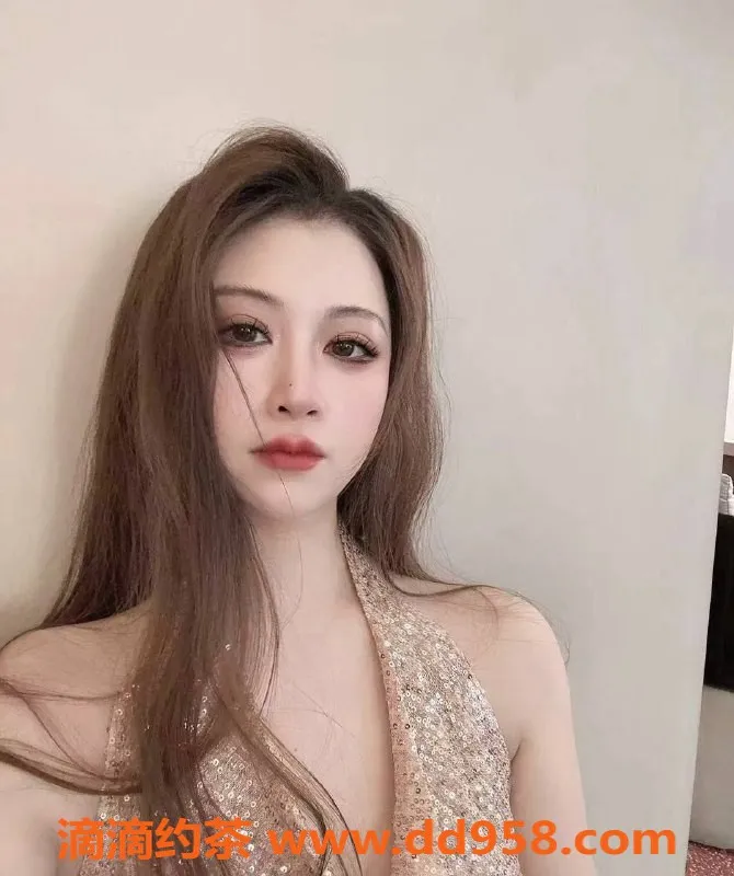 深圳楼凤-佳慧 - 优雅休息中的宠儿，时尚魅力无限