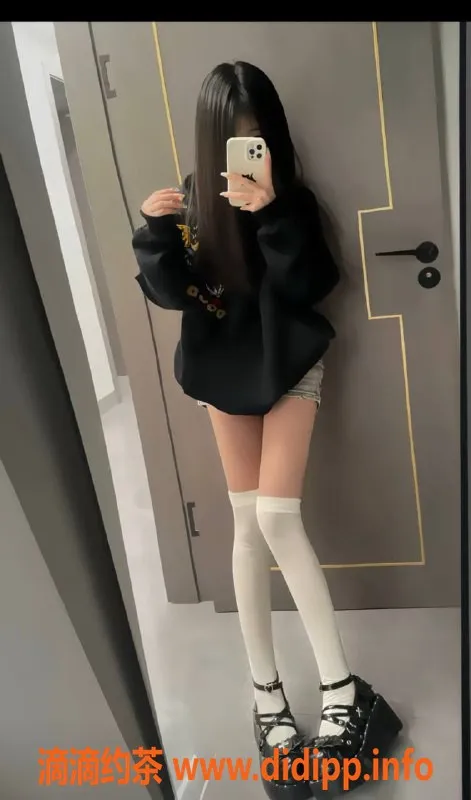 深圳楼凤-龙华小涵，800元体验鸳鸯浴与情趣服务