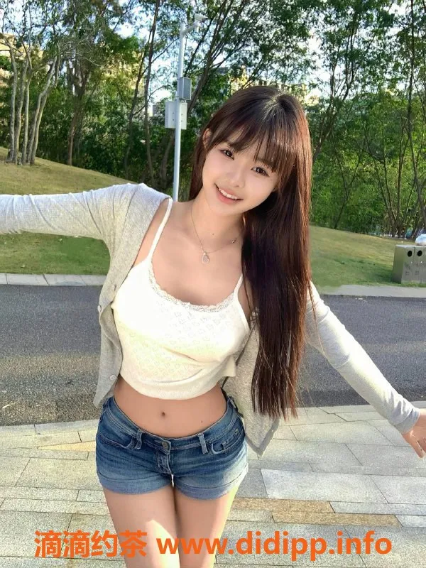 深圳楼凤-福田小橙子，20岁165D大胸嫩妹，2200起