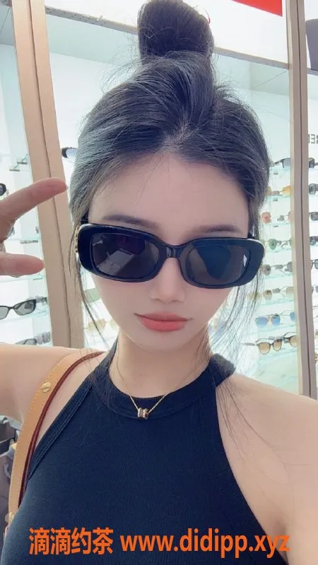 广州楼凤资源信息,天河御姐颜可儿，性感丝袜情趣1000P起